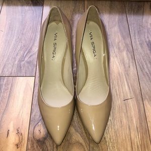 Via Spiga tan heels